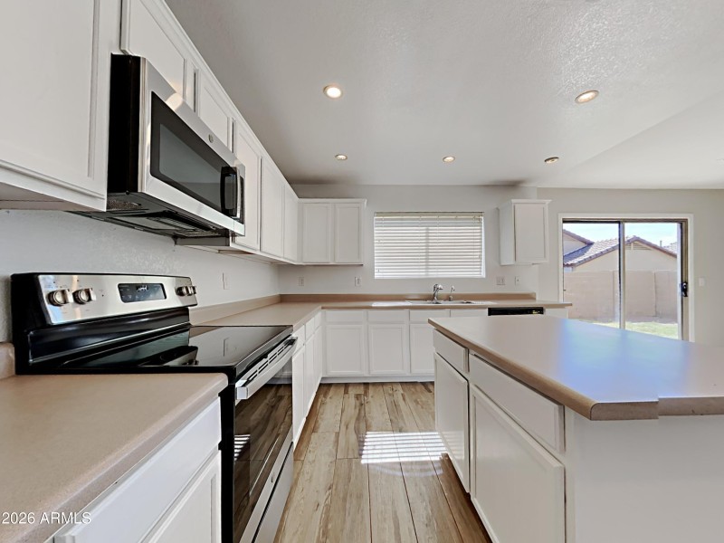 1004118.2155 S Luther_17