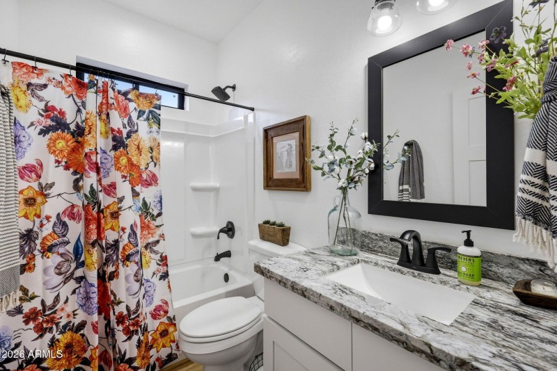 2225RoundaboutWay-HeberOvergaard-AZ-23