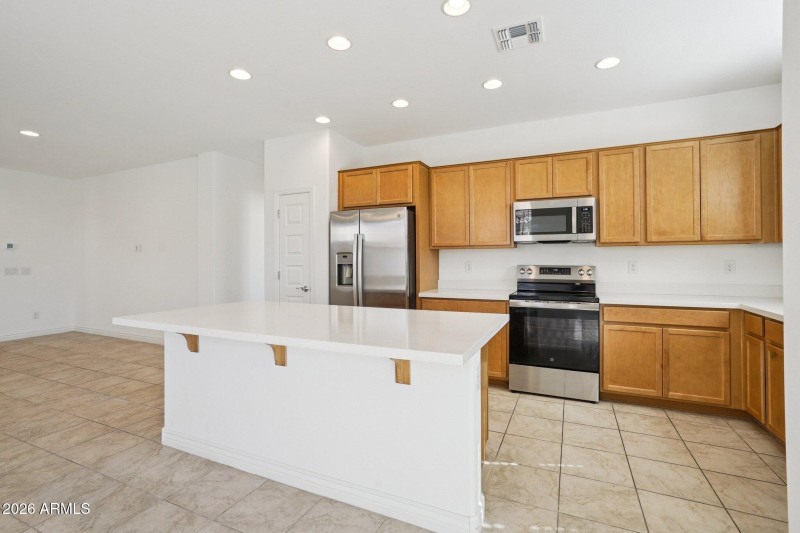 14-web-or-mls-W Vale Dr-S0502-014