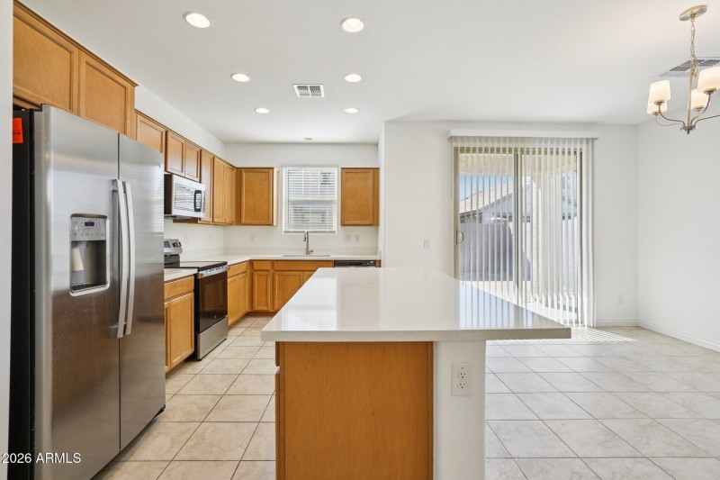 11-web-or-mls-W Vale Dr-S0502-011