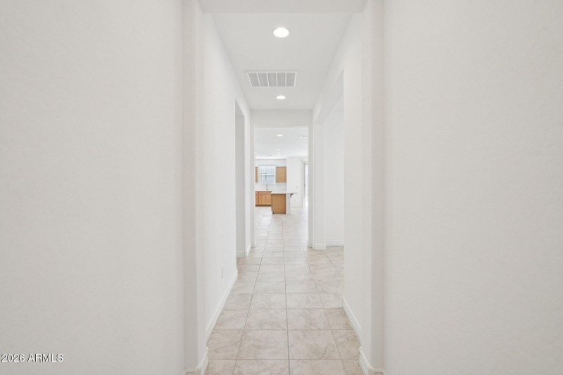 19-web-or-mls-W Vale Dr-S0502-019