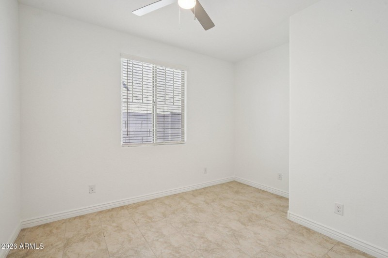 21-web-or-mls-W Vale Dr-S0502-021