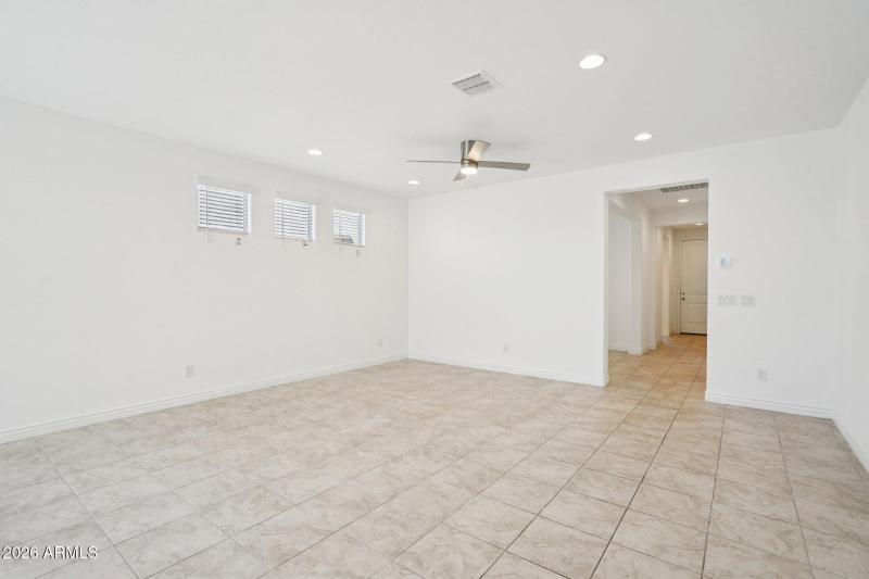 24-web-or-mls-W Vale Dr-S0502-024