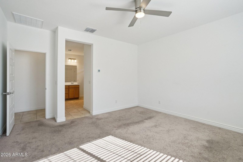 27-web-or-mls-W Vale Dr-S0502-027