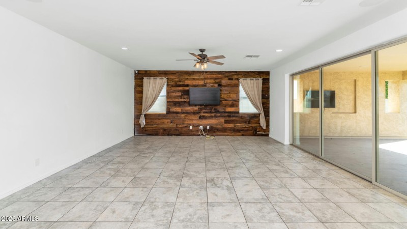 9645 E Theia Dr-large-010-013-TOD6225-15