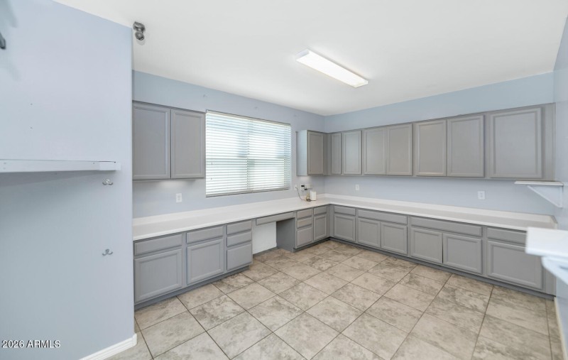 9645 E Theia Dr-large-017-043-TOD6235-15