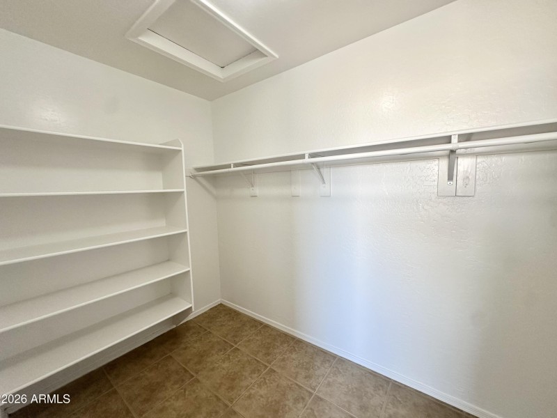 GREAT WALK IN CLOSET