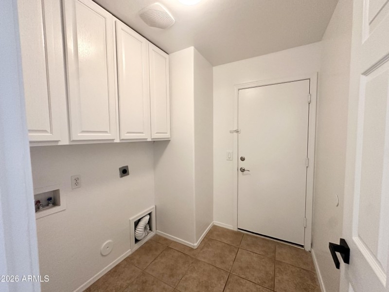 LAUNDRY ROOM/GARAGE ACCESS DOOR