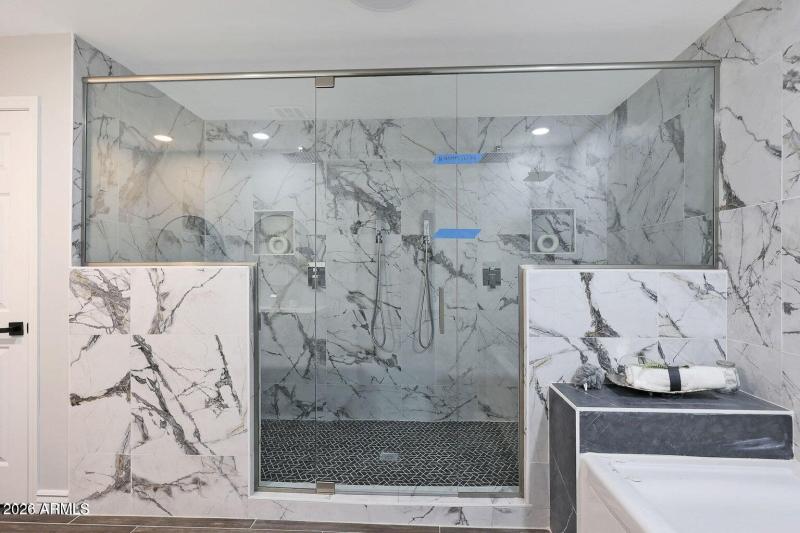 Bonita Primary Walkin Shower