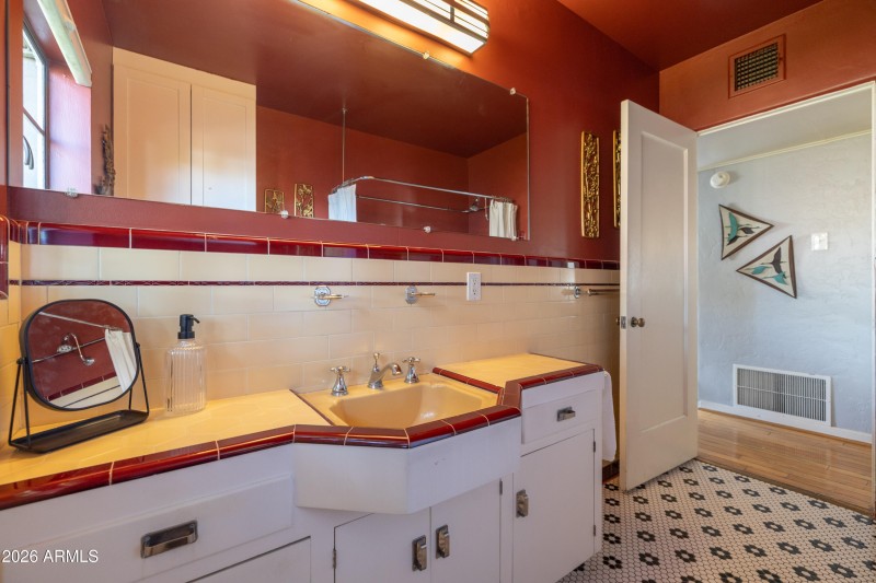 Amazing Vintage Vanity