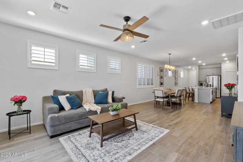 25_14601_Valentines25_mls