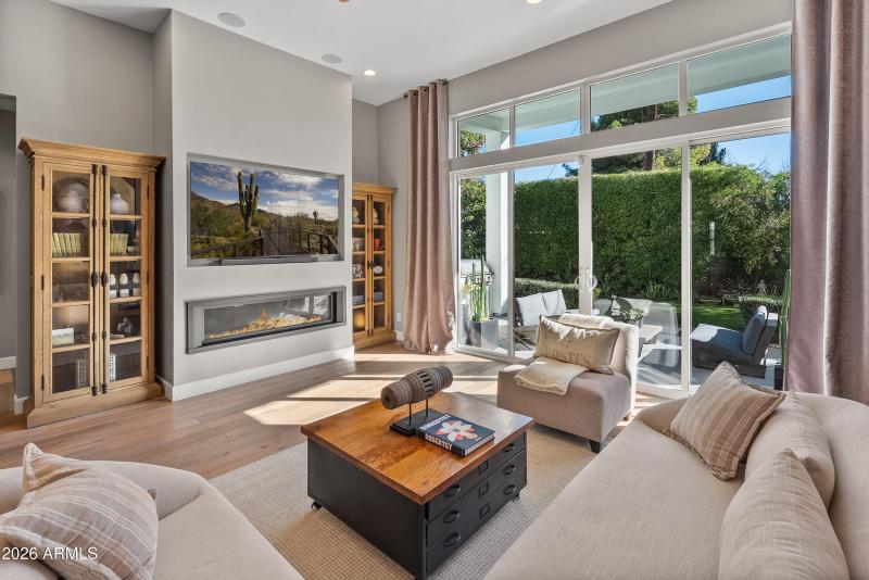 Great Room w/Fireplace