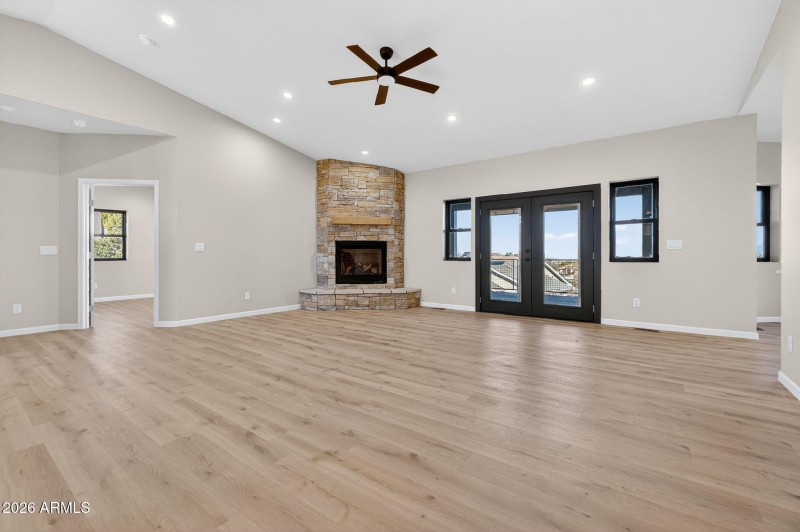 9-web-or-mls-2108-lakewood-dr