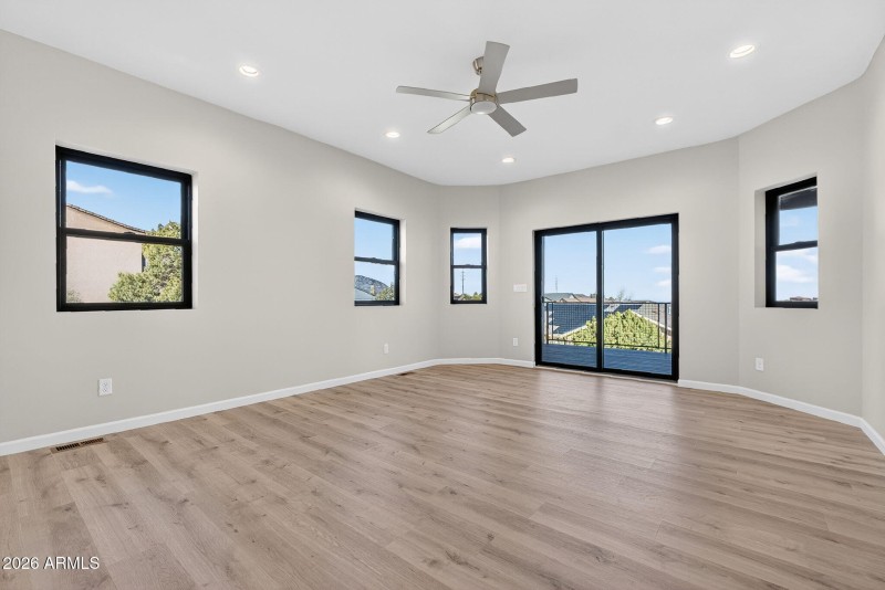 11-web-or-mls-2108-lakewood-dr