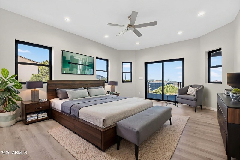 12-web-or-mls-2108-lakewood-dr