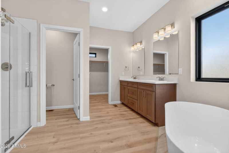 16-web-or-mls-2108-lakewood-dr