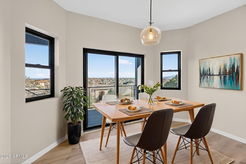 21-web-or-mls-2108-lakewood-dr