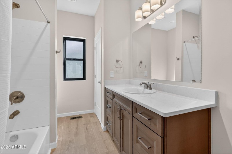 34-web-or-mls-2108-lakewood-dr