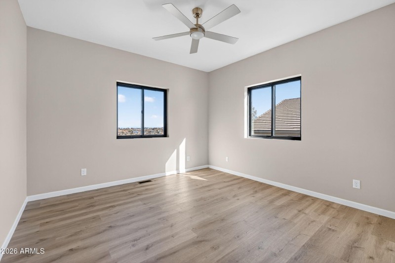 36-web-or-mls-2108-lakewood-dr