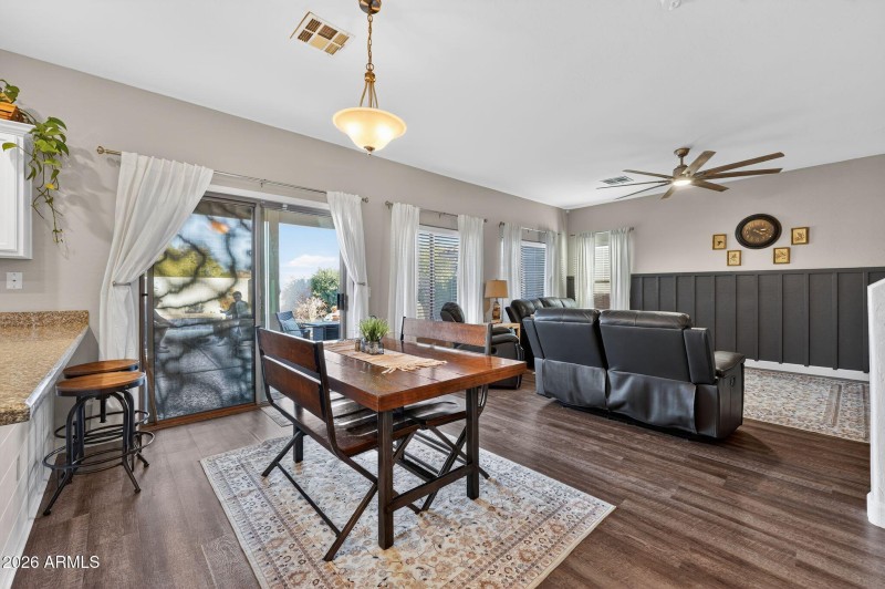 eat in dining/family room