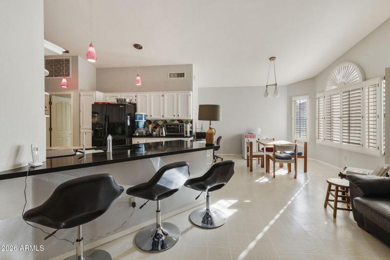 Kitchen with breakfast bar