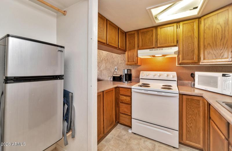 760 W Wickenburg Way-large-023-004-TOD73