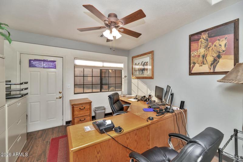 760 W Wickenburg Way-large-033-011-TOD73