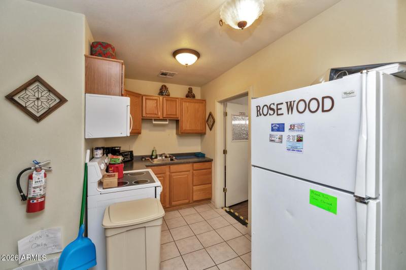 760 W Wickenburg Way-large-035-020-TOD73