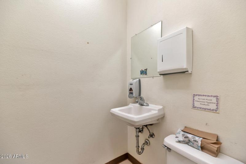 760 W Wickenburg Way-large-050-029-TOD73