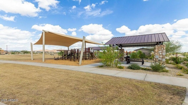 Los Cielos at Rancho Mercado Community