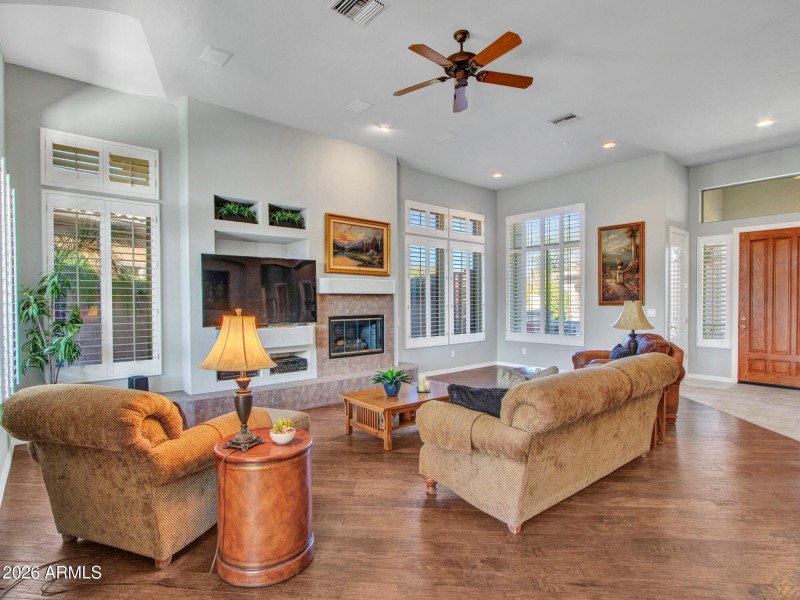 02-Living-&-Dining-rooms-(4)