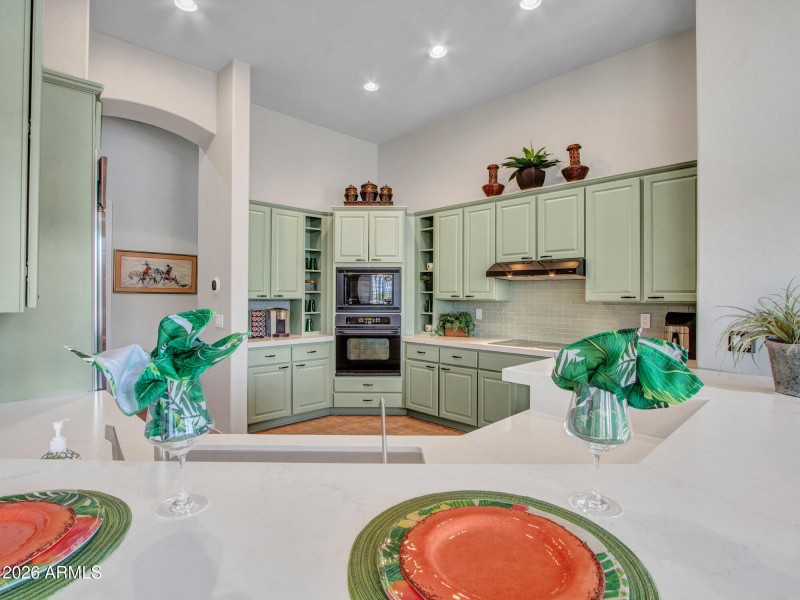 03-Kitchen-and-Wet-bar-(5)