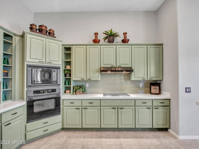 03-Kitchen-and-Wet-bar-(8)