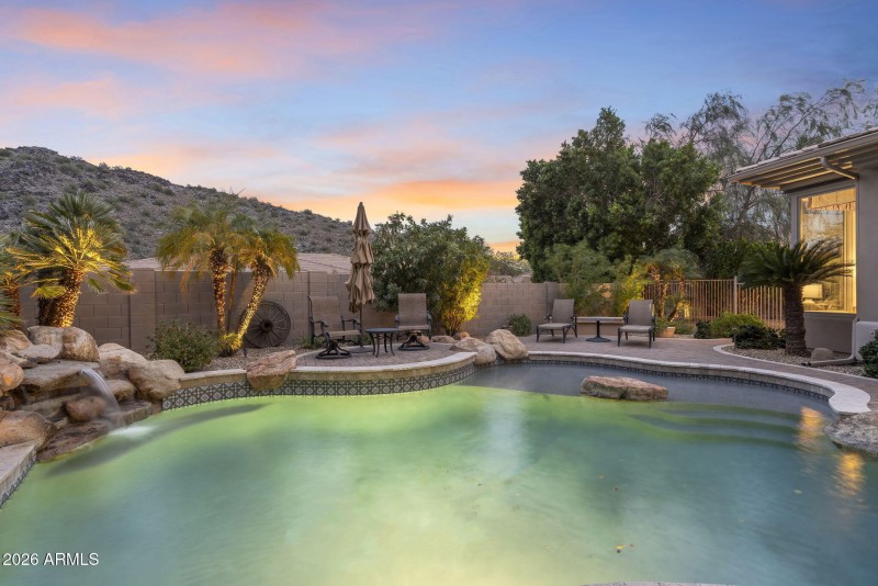 Sparkling Pool with water feature
