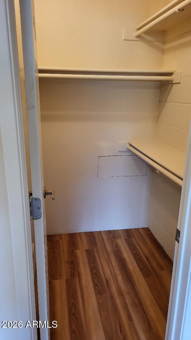 MB Walk-in Closet