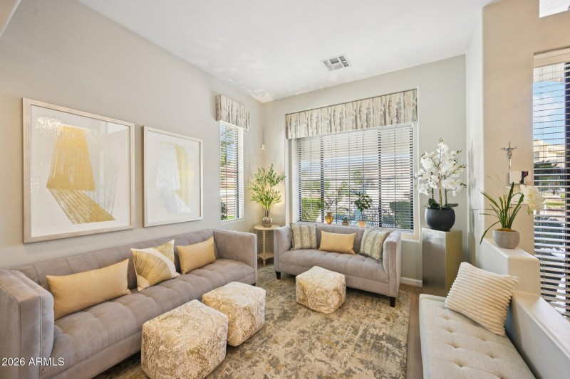 9-web-or-mls-N 56th Ave-S0502-009