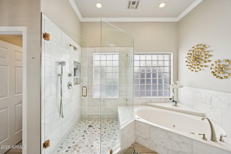 37-web-or-mls-N 56th Ave-S0502-037