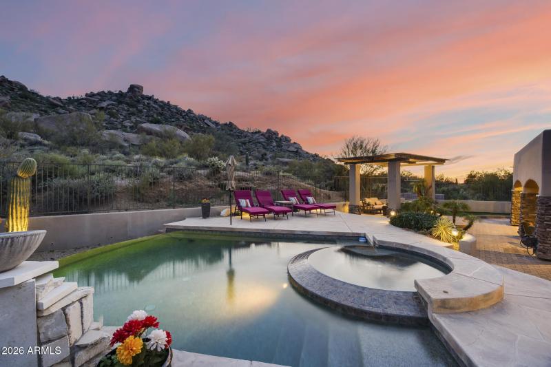 Pool/Mountain/Gazebo