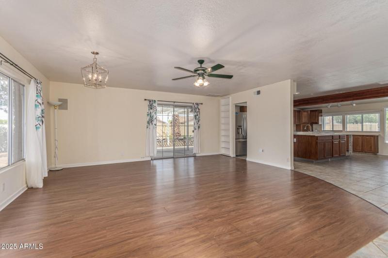 2300 E CONCORDA Dr - Living Room