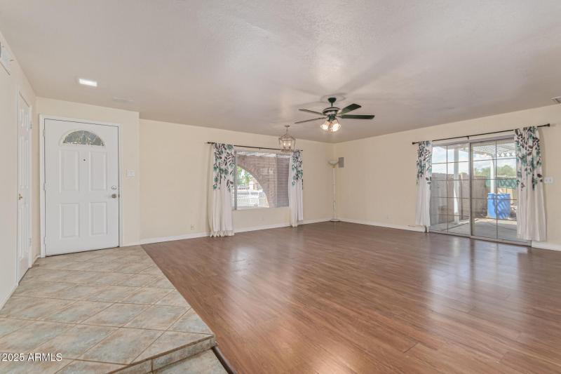 2300 E CONCORDA Dr - Living Room