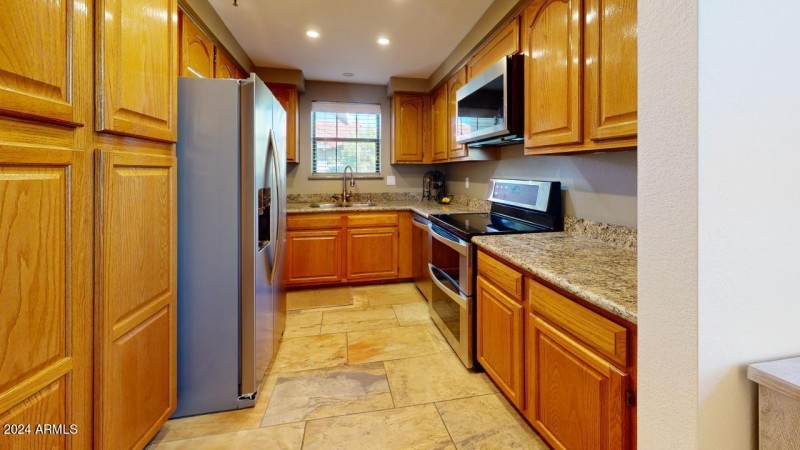 8300-E-Via-de-Ventura-2025-Kitchen