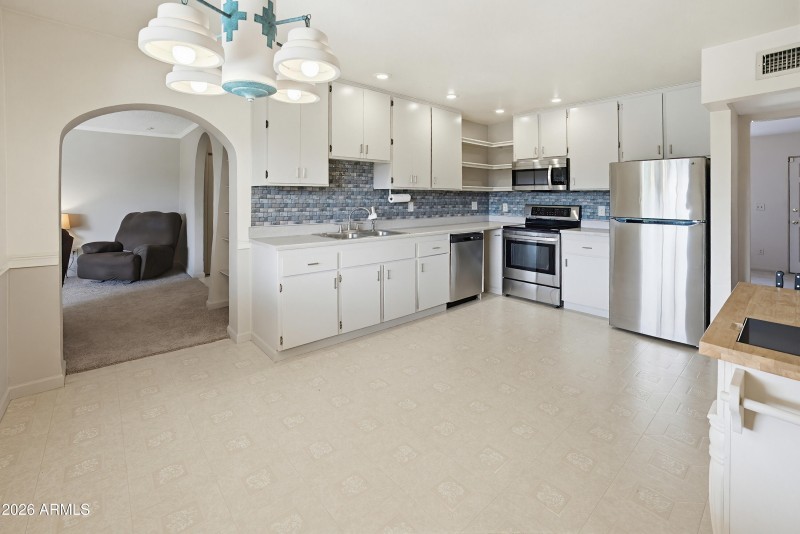 3321 W Greenway Rd-11