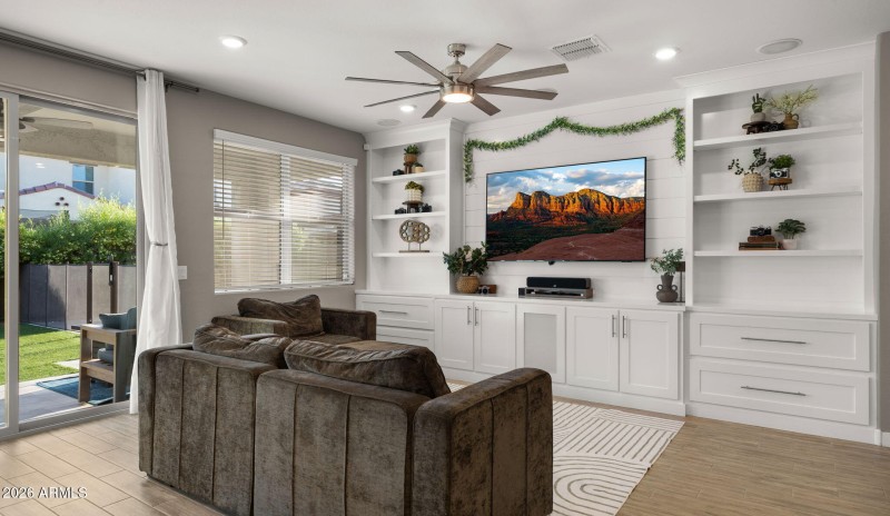 17-web-or-mls-Living Space