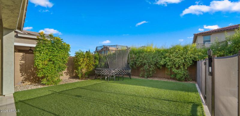 33-web-or-mls-Backyard5