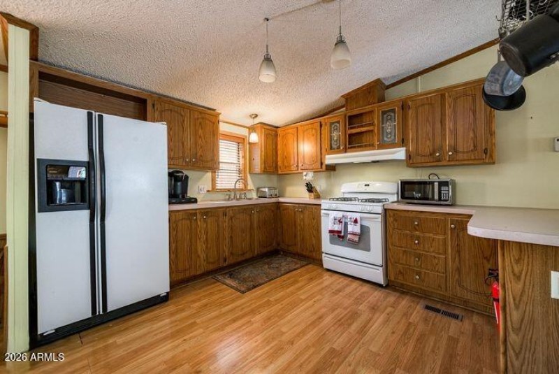 13 - Spacious Kitchen