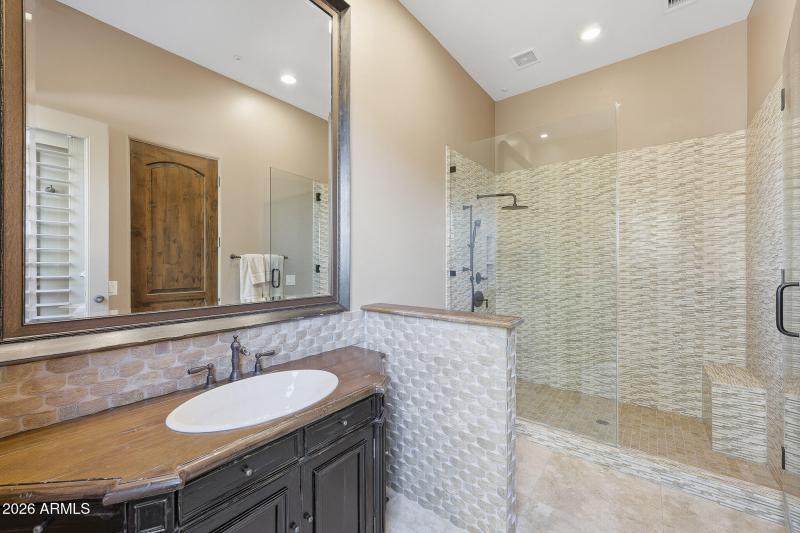 Guest Bedroom Ensuite Bath 2