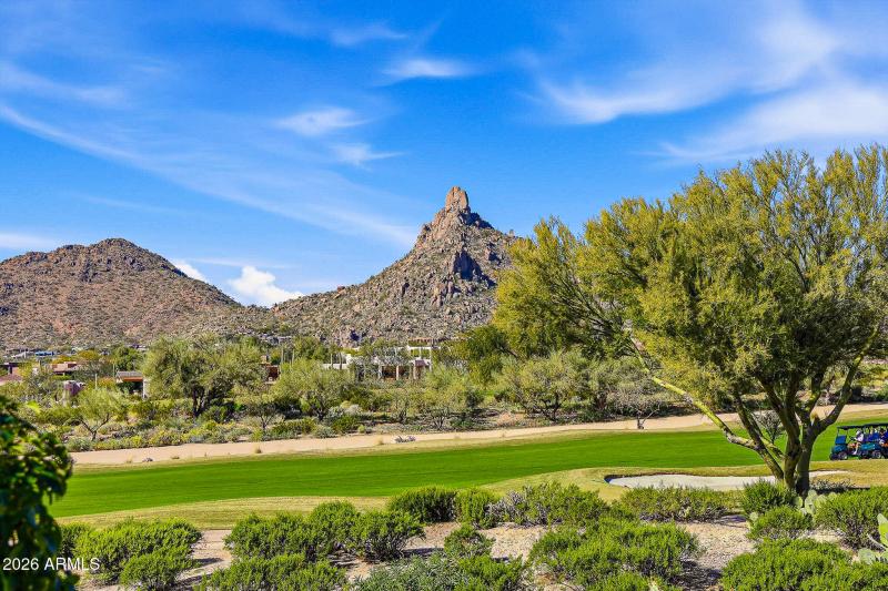 Views to Pinancle Peak