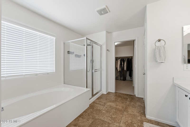 025-primary-bathroom