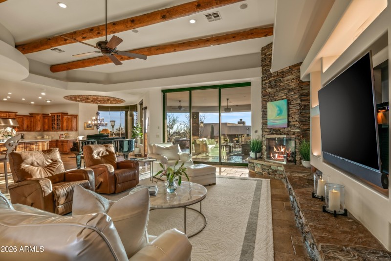 014_Open Flowing Floor Plan