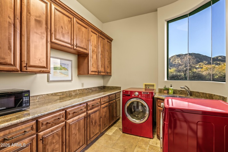 039_Laundry with Views